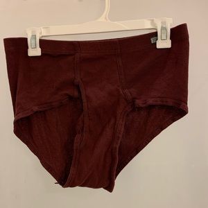 Hanes Tagless Briefs. Maroon.